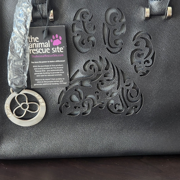 Chic Black Tote Bag with Embossed Design - Picture 3 of 6